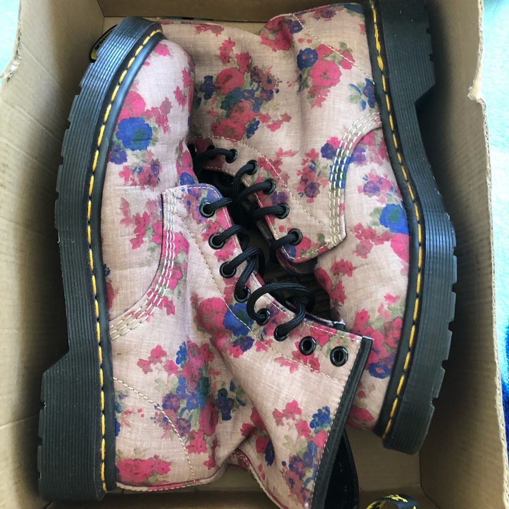 Taupe 1460 Dr. Martens